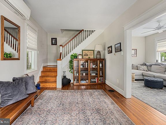4th image of 153 N Congress St