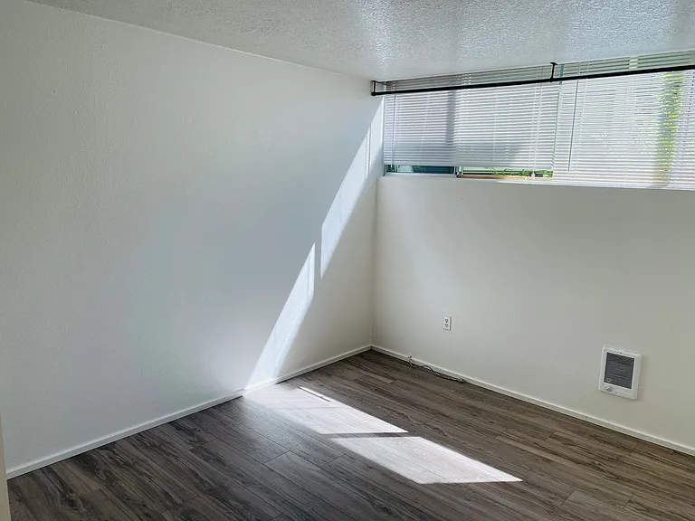 #229-Marshall House Apartments — Photo 5