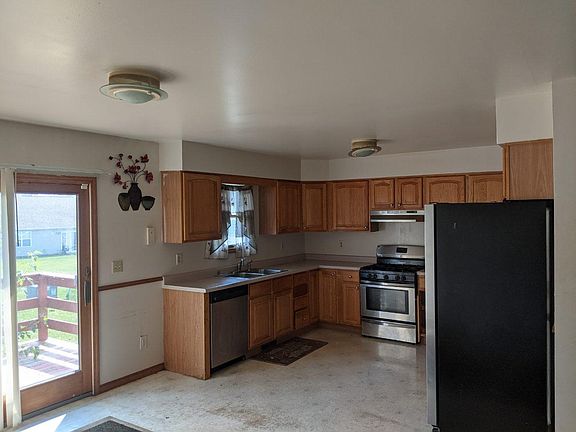 2nd image of 8519 Buchanan St