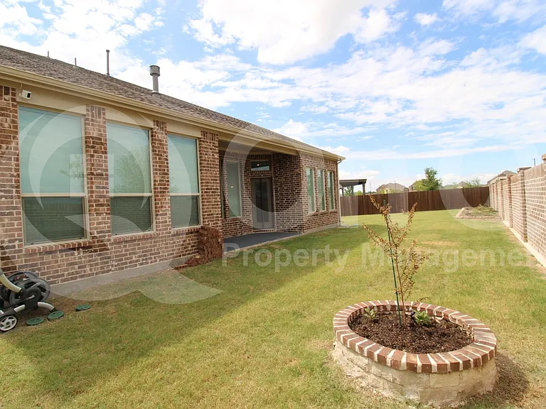 7324 Black Cherry Ln — Photo 29