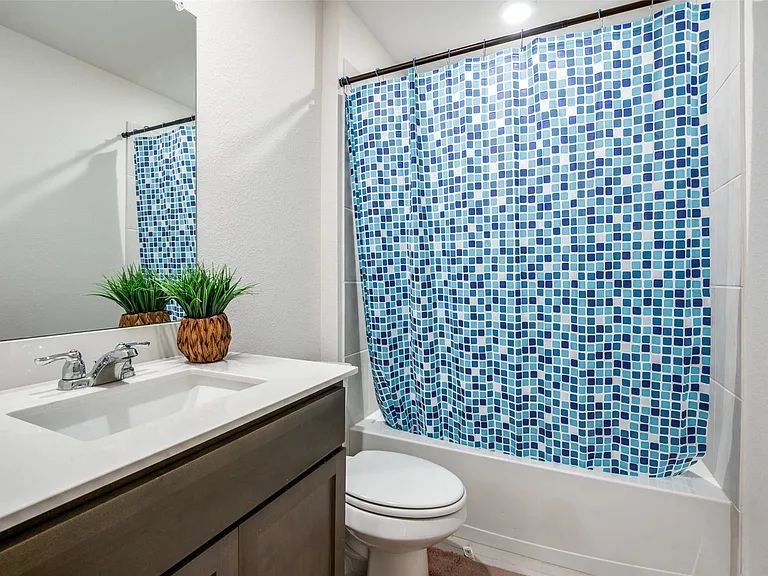 1307 Colonial Bluff Ln — Photo 19