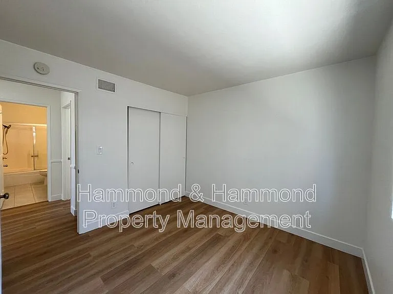 21812 Vintage St — Photo 18