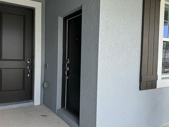 4th image of 729 Trotters Dr #1