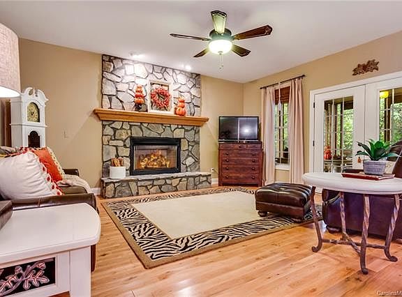 5th image of 810 Cedar Hill Ln