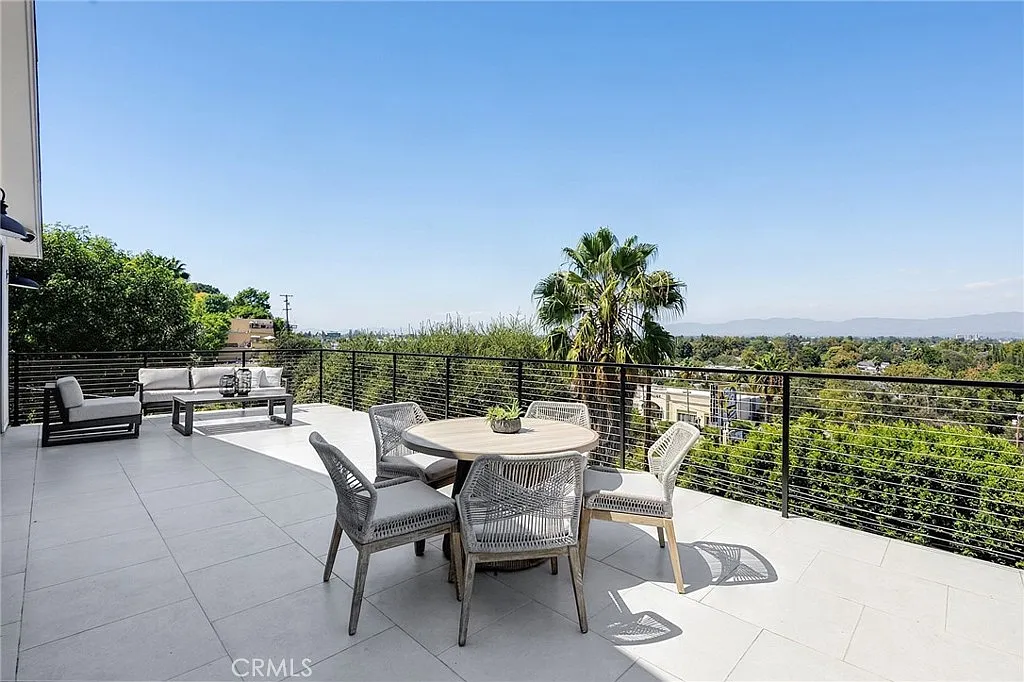 5 bed, 3419 sqft, $17,995 — Photo 3