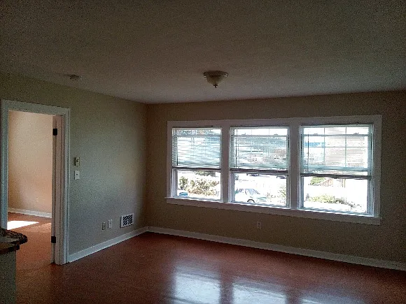 316 W 1st St #5 — Photo 2