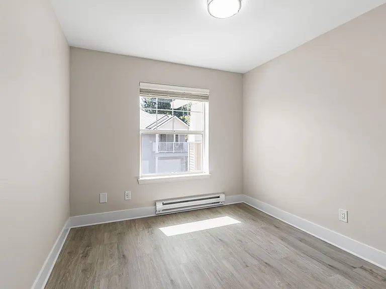 Bradley Park Apartments — Photo 71