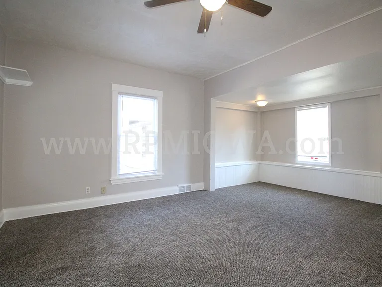 822 Clinton Ave — Photo 4