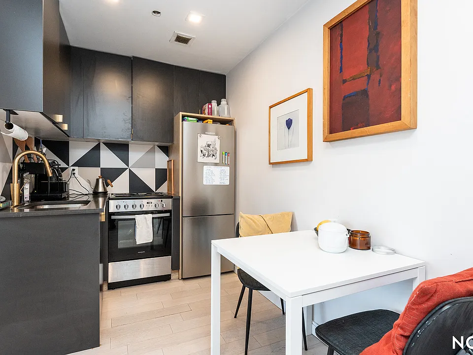 978 Kent Ave #5A