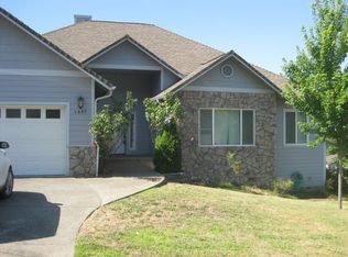 1447 NE Elizabeth Pl, Grants Pass, OR 97526