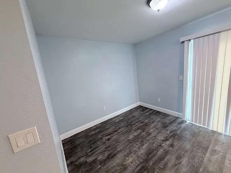 815 N Davis Ave — Photo 6