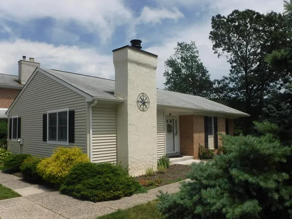 46 Fair Isle Cir, Chalfont, PA 18914