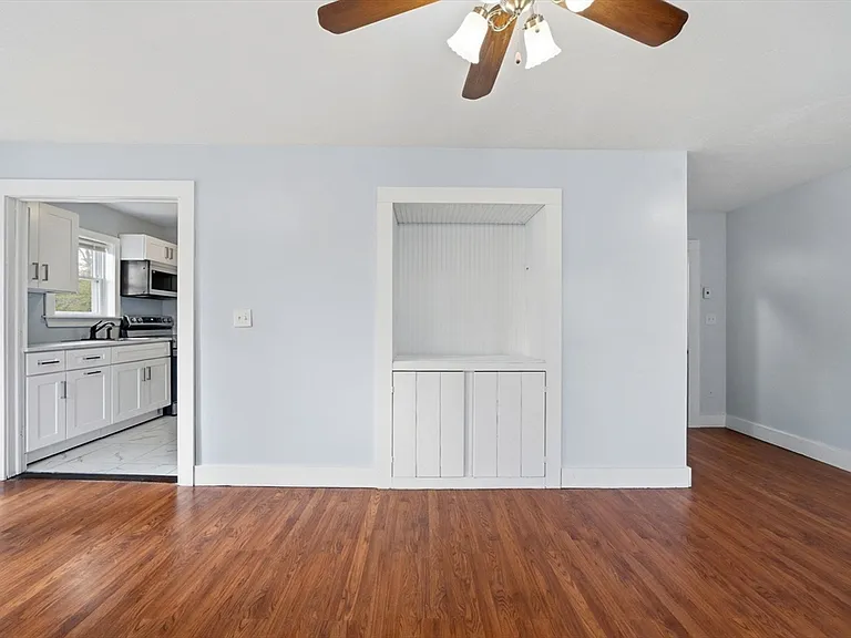 8 Ash St — Photo 30