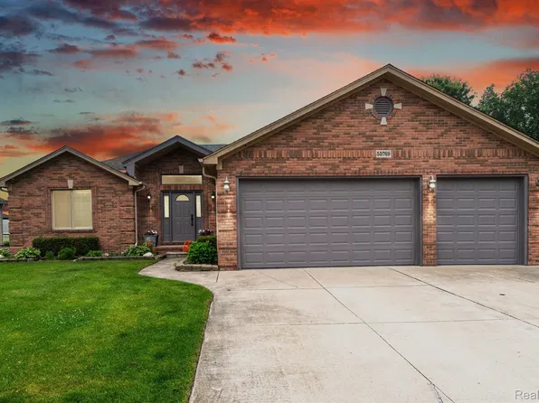 55769 Fallbrooke Dr, Macomb, MI 48042