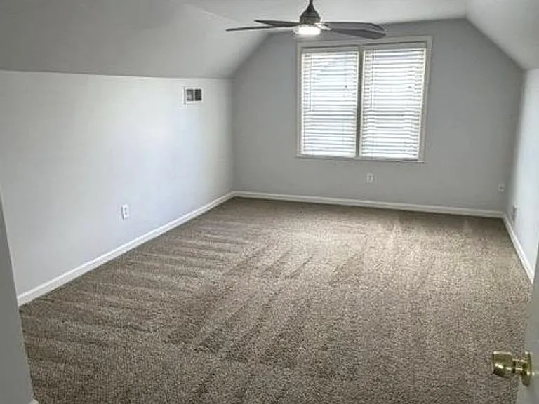 1424 Chapin Ave — Photo 6