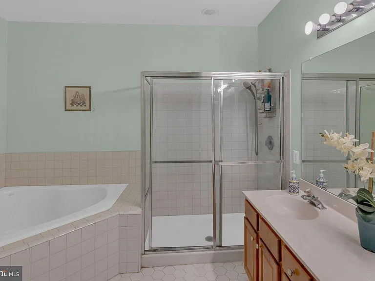 16 Cardiff Ct — Photo 24