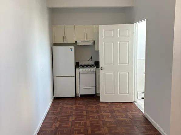 714 Seneca Avenue image 1 of 10