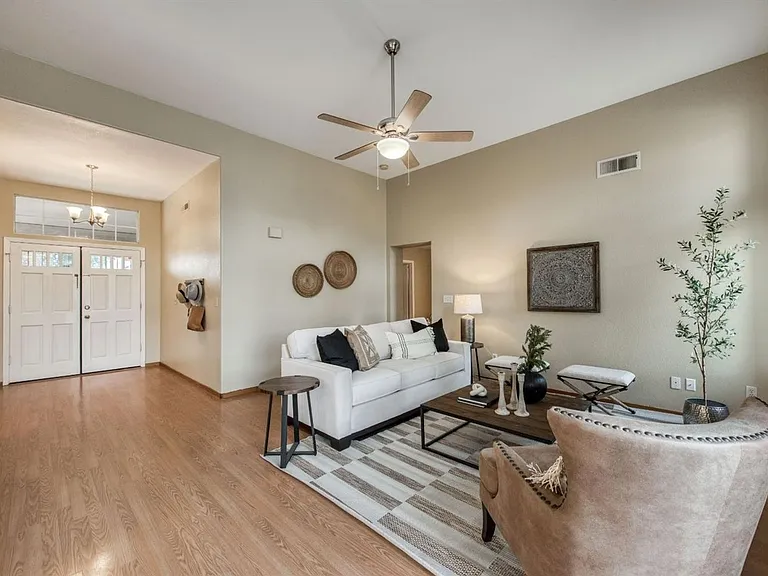 2559 Dennis Ave — Photo 3