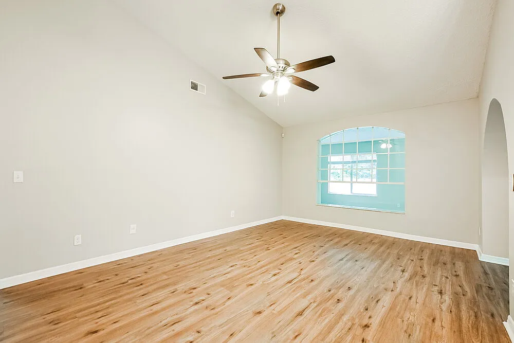 3 bed, 2.0 bath, 2010 sqft, $2,500 — Photo 4