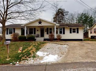 101 Barberry Ln, Ripley, WV 25271