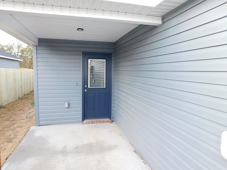 2504 E Illinois Aly — Photo 12