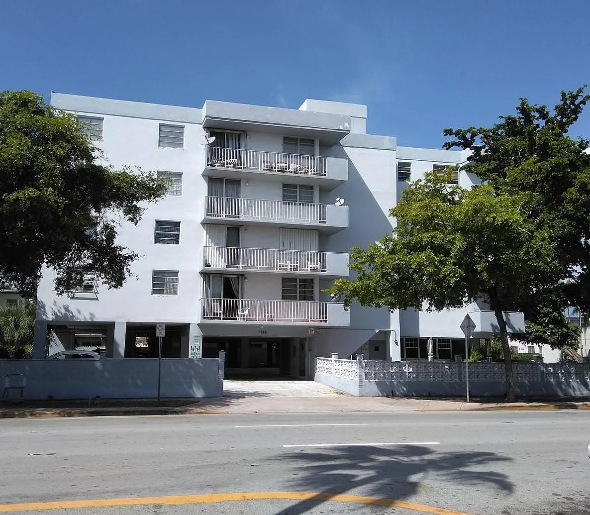2 bed, 1000 sqft, $2,400 — Photo 3