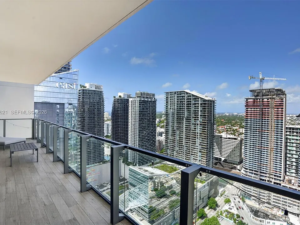 68 SE 6th St #3710