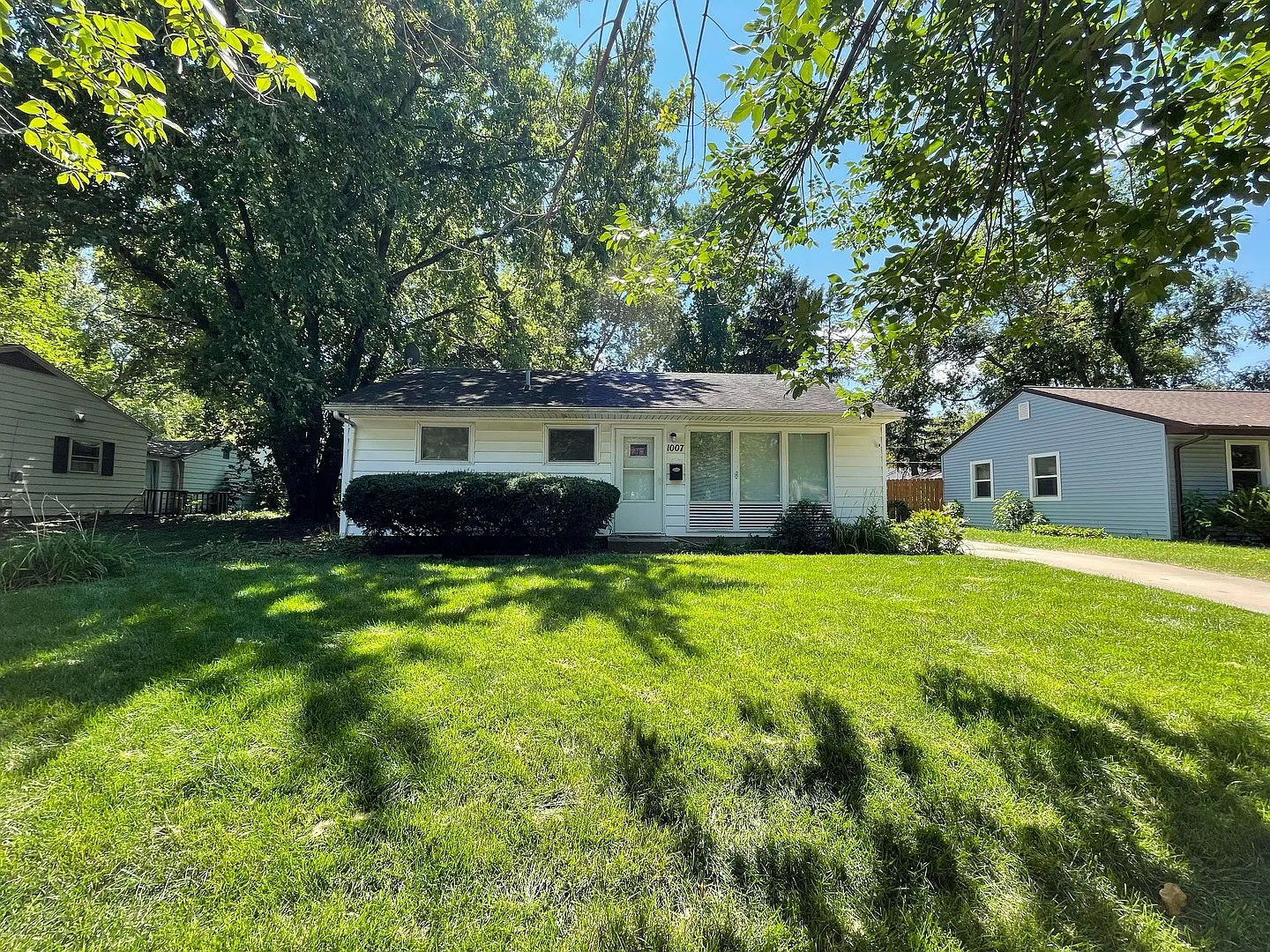 1007 E Michigan Ave photo 1