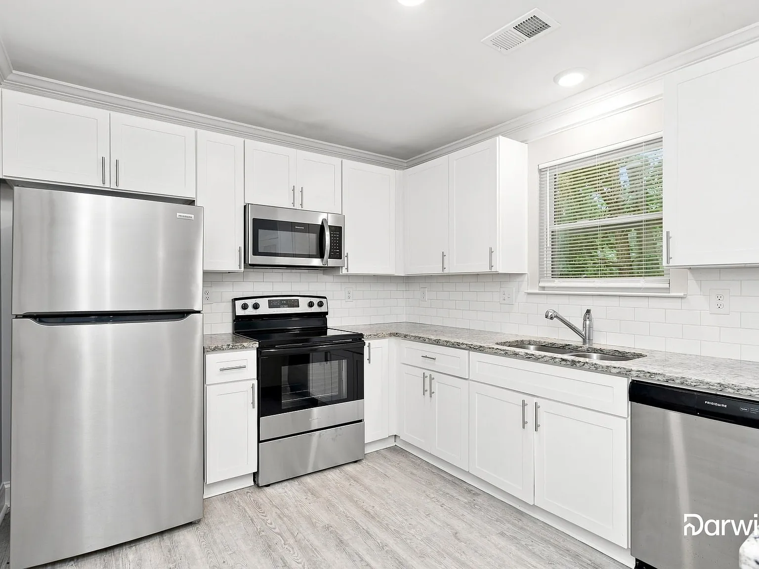 3 bed, 2.5 bath, 1613 sqft, $2,035 — Photo 3