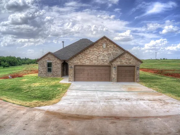 2434 Canyon Cir, Blanchard, OK 73010