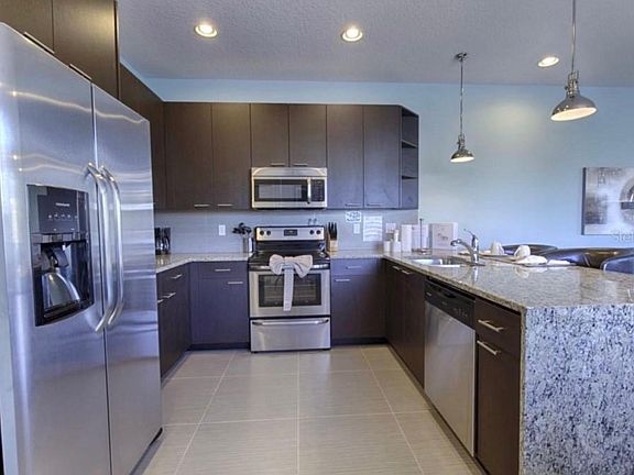 3rd image of 1611 Retreat Cir
