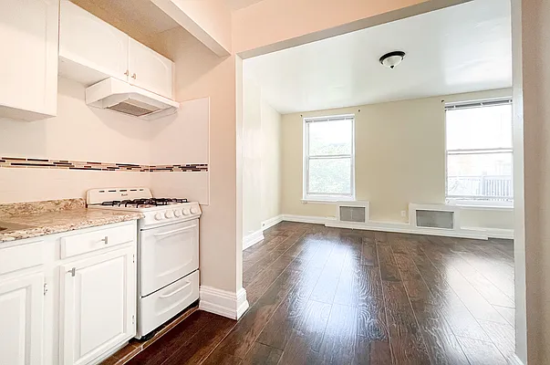 Rented by Coldwell Banker Warburg | media 9