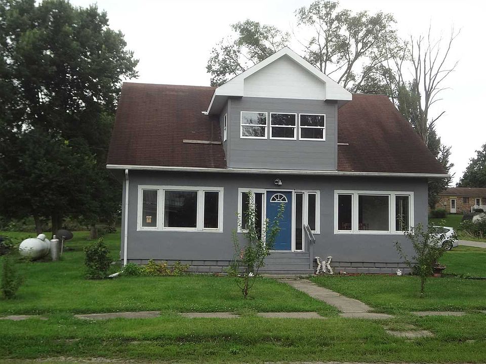 1st image of 609 W Curtis St