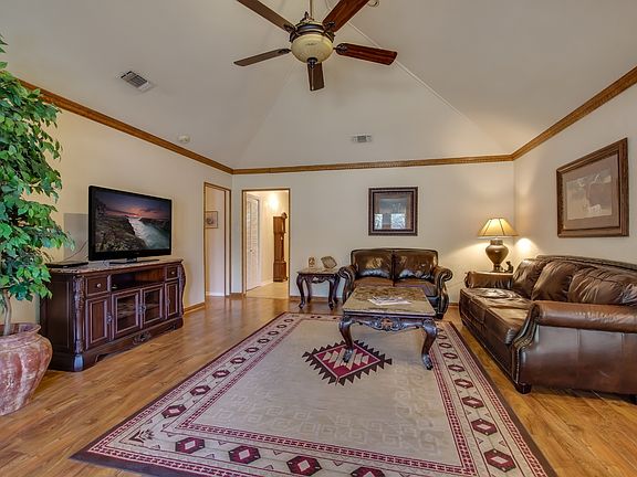 5th image of 2244 Blue Bird Ln