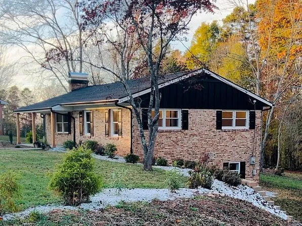 141 Northview Dr, Pilot Mountain, NC 27041