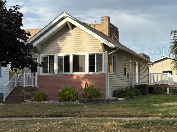 408 S 3rd St, Milbank, SD 57252