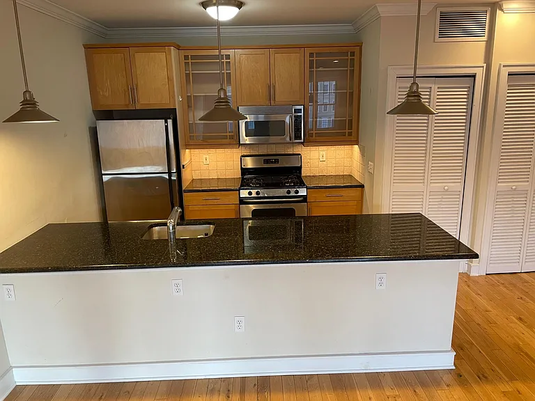 624 Monroe St #4B — Photo 6