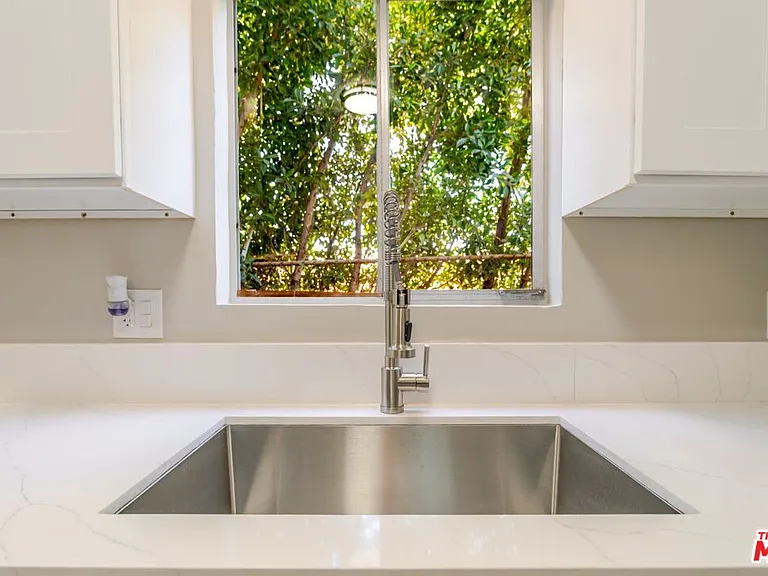 420 N Market St #15 — Photo 17