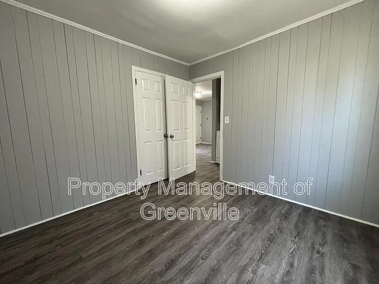 326 Loop St #E — Photo 7