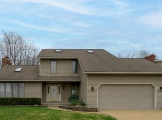 819 Bridge Rd, Akron, OH 44312