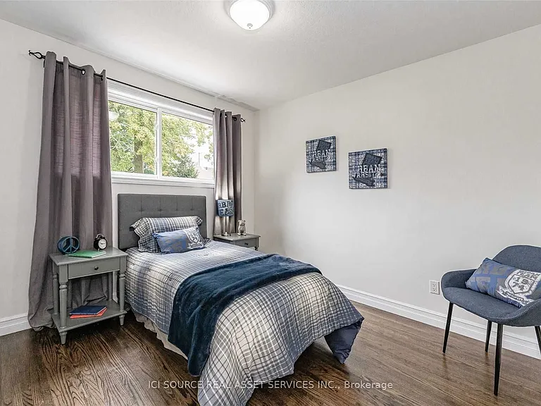 27 Brenlyn Ct #UPPER — Photo 8