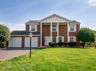 725 Oakwood Ct, Westmont, IL 60559