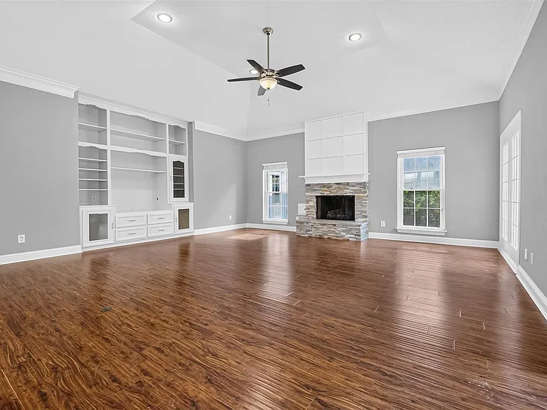 10310 Chevy Chase Dr — Photo 5