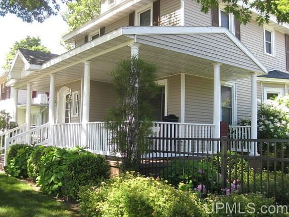 2nd image of 738 Lake Shore Dr