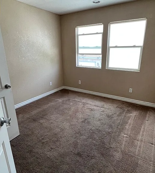639 Del Valle Ave — Photo 4