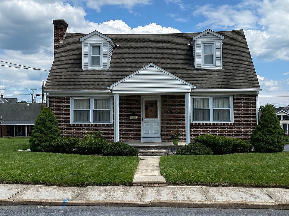 1st image of 2203 Dewey Ave