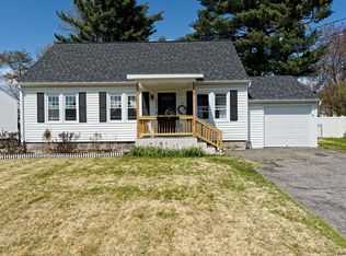 2090 Careleon Rd, Schenectady, NY 12303