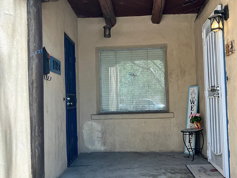 112 Mesa St SE #1/2 — Photo 4