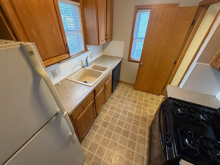 21802 Cushing Ave — Photo 16