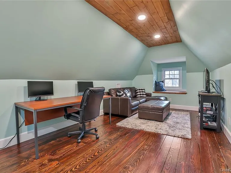 245 E Townline Rd — Photo 22